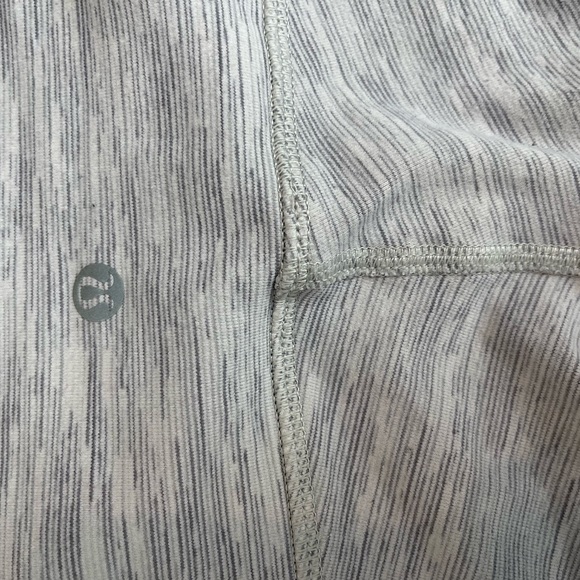 Lululemon Wunder Under Crop Sz 6 - Picture 5 of 6